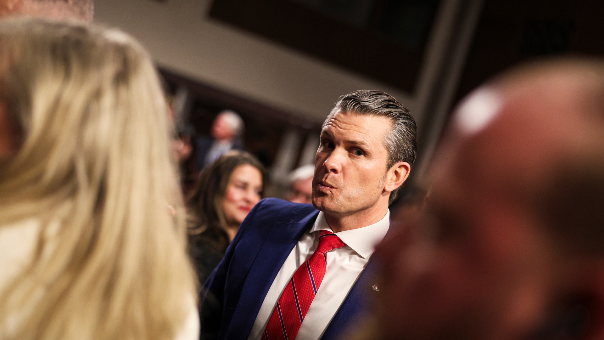Il Segretario alla Difesa USA Pete Hegseth è un Bitcoiner? Ecco Cosa Dicono i Suoi Conti - BTC